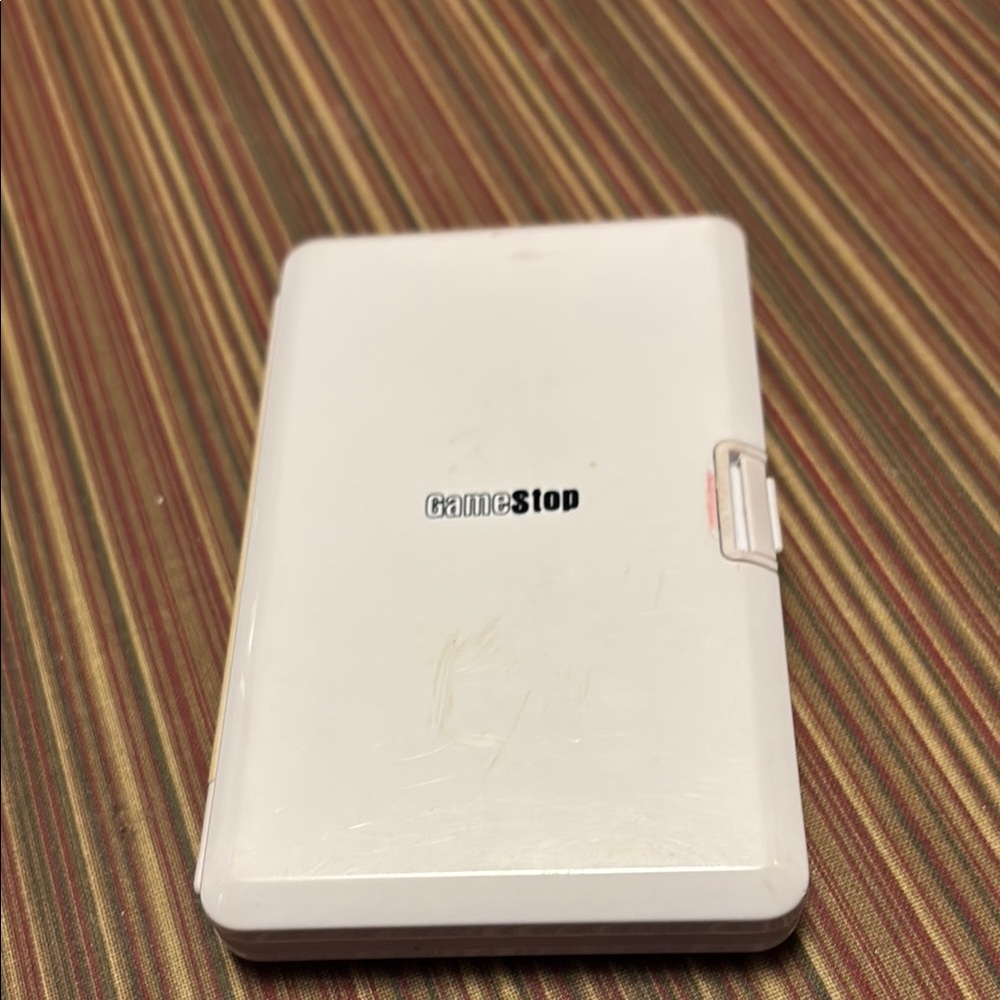 White storage Case for Nintendo Ds game cartridges fits 6 and a stylus pen